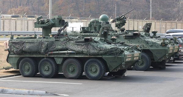 미2사단/한미연합사단 예하 스트라이커여단이 지난달 28일 경기도 동두천시 캠프 케이시에서 육군과 방위산업 관계자들을 초청해 소개한 순환배치 스트라이커 장갑차.(자료 사진=연합뉴스)