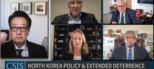 미 싱크탱크 전략국제문제연구소(CSIS)가 19일(현지 시각) 진행한 미국의 확장 억제 공약 등에 관한 화상 간담회. 맨 왼쪽부터 시계방향으로 빅터 차 CSIS 한국 석좌, 조셉 나이 하버드대 교수, 존 햄리 CSIS 소장, 빈센트 브룩스 전 주한미군사령관, 캐트린 캐츠 전 백악관 NSC(국가안보회의) 아시아 담당 보좌관.(사진=CSIS 제공)