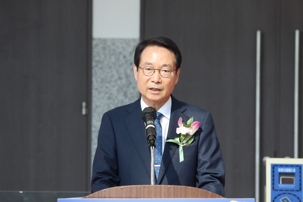 ‘제대(예정)군인 및 보훈가족 취·창업박람회’를 국방신문과 공동 주최한 재향군인회 신상태 회장이 환영사를 하고 있다.