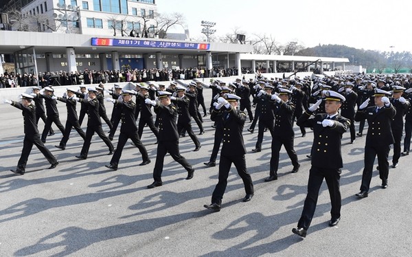 3일 열린 해군사관학교 제81기 생도 입학식에서 생도들이 분열하고 있다.(사진=해군 제공)