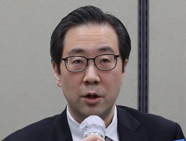 이준일 북핵외교기획단장이 10일 외교부에서 북한 불법 사이버 활동에 관여한 개인과 기관을 독자제재 대상으로 지정한 데 대해 설명하고 있다.(사진=연합뉴스)