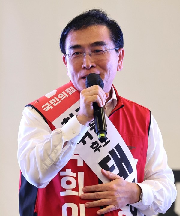 태영호 국민의힘 의원이 13일 제주도 제주시 퍼시픽호텔에서 열린 ‘힘내라! 대한민국-제3차 전당대회 제주 합동연설회’에서 최고위원 후보로서 정견발표를 하고 있다.(사진=연합뉴스)