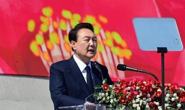 윤석열 대통령이 지난해 4월 3일 ‘제주 4.3평화공원’에서 열린 제74주년 4.3희생자 추념식에 당선인 신분으로 참석해 추념사를 하고 있다.(자료 사진=연합뉴스)