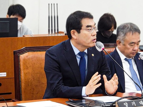 더불어민주당 양기대 의원이 국회 인구위기특별위원회 위원으로 활동하며 저출산에 따른 ‘병력자원 감소’ 등 인구 문제 해결에 앞장선다. 14일 국회 인구위기특별위원회 첫 회의에 참석한 양 의원. (사진=양기대 의원실 제공)