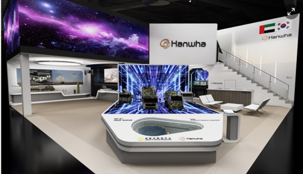 ‘아이덱스(IDEX) 2023’에 참가한 한화 방산 3사의 통합전시관.(사진=한화시스템)