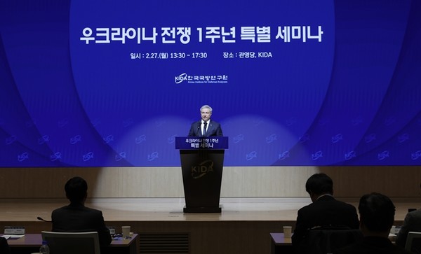 드미트로 포노마렌코 주한 우크라이나 대사가 27일 서울 동대문구 한국국방연구원(KIDA)에서 열린 ‘우크라이나 전쟁 1주년 특별 세미나’에서 기조연설을 하고 있다.(사진=한국국방연구원 제공)
