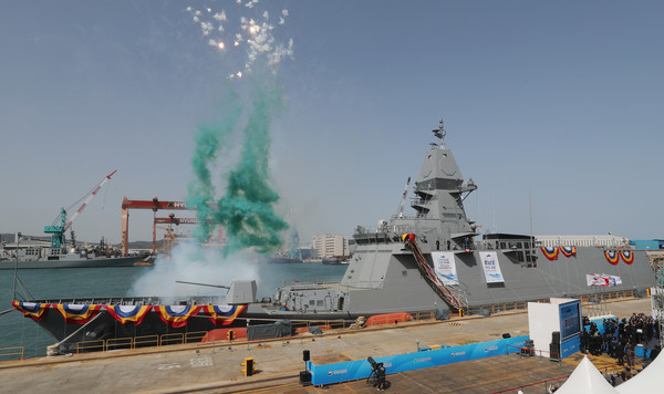 해군과 방위사업청은 10일 오후 울산 HD현대중공업에서 울산급 배치-Ⅲ 1번함 충남함 진수식을 거행했다. 충남함은 해군이 보유하는 첫 번째 경하배수량 3600t급 호위함이다. (사진=해군 제공)