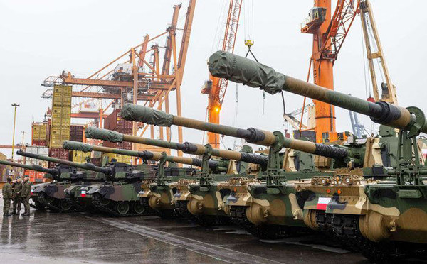폴란드에 수출된 K_2 전차와 K-9 자주포.