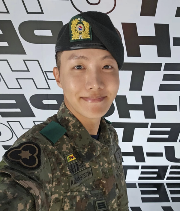 군복 입은 BTS 제이홉. (사진=제이홉 SNS 갈무리)