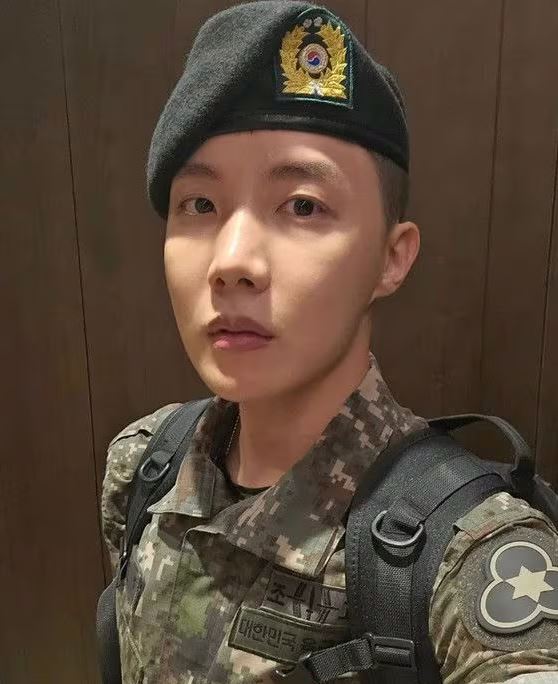 군복 입은 BTS 제이홉. (사진=제이홉 SNS 갈무리)