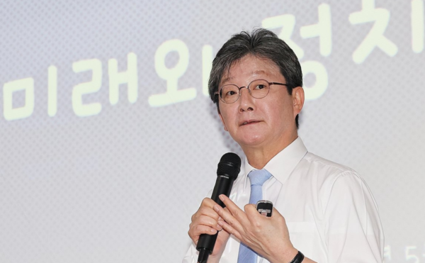 유승민 전 국민의힘 의원이 5월 2일 인천 연수구 인천대 교수회관에서 ‘청년의 미래와 정치’를 주제로 특강을 하고 있다. (사진=인천대 제공)