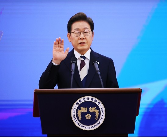 이재명대통령은 대선후보시절부터 대북확성기 방송 중단을 주장해왔다. 제21대 대통령으로 당선된 이재명 대통령이 6월 4일 서울 여의도 국회 로텐더홀에서 대통령 취임선서를 하고 있다. (사진=문화체육관광부)