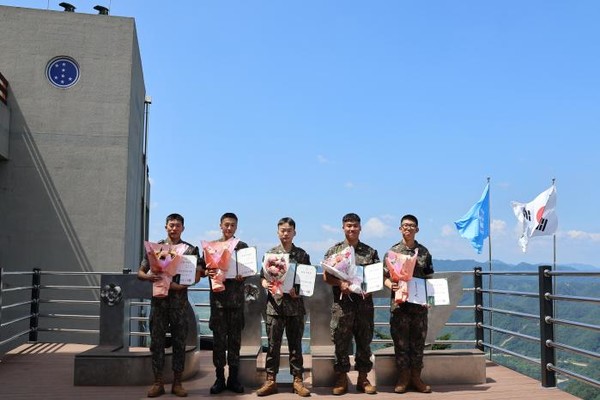 9일 병사 의무복무 후 임기제 부사관으로 임관한 육군 7보병사단 상승독수리여단 GOP대대 부사관들. (사진=부대 제공) 