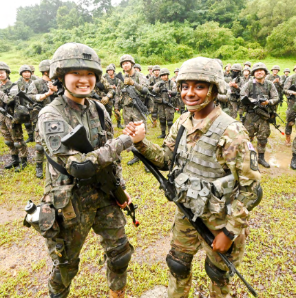 미국 ROTC 후보생 65명이 육군학생군사학교를 방문해 하계입영훈련 중인 한국 ROTC 후보생들과 함께 분대공격, 유격훈련, 체력단련 등 합동훈련을 실시했다. (사진=ROTC중앙회 제공)