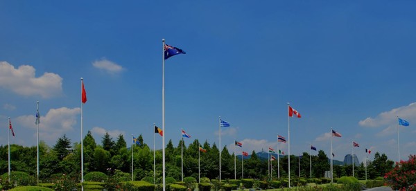 ​부산 유엔기념공원에 게양된 유엔 참전국 국기. (사진=유엔기념공원 누리집 갈무리)