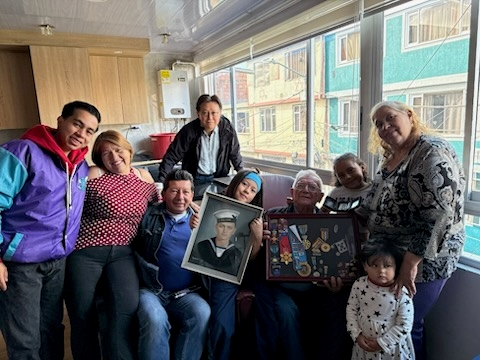 한종우 한국전쟁유업재단 이사장은 콜로삐라 한국전쟁 참전용사 가정을 직접 방문하여 유가족을 위로·격려하였다. 방문한 참전용사 가정에서는 참전용사의 사진, 훈장 및 배지, 그리고 가족의 이야기들이 소중히 간직되어 있었다. (사진=한국전쟁유업재단 제공)